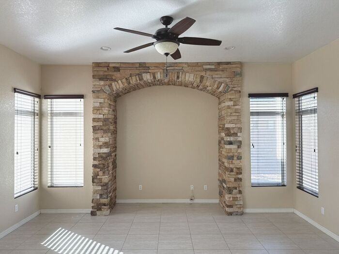 321 W Pecan Pl - Photo 4 of 48