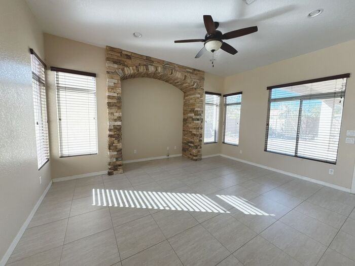 321 W Pecan Pl - Photo 6 of 48