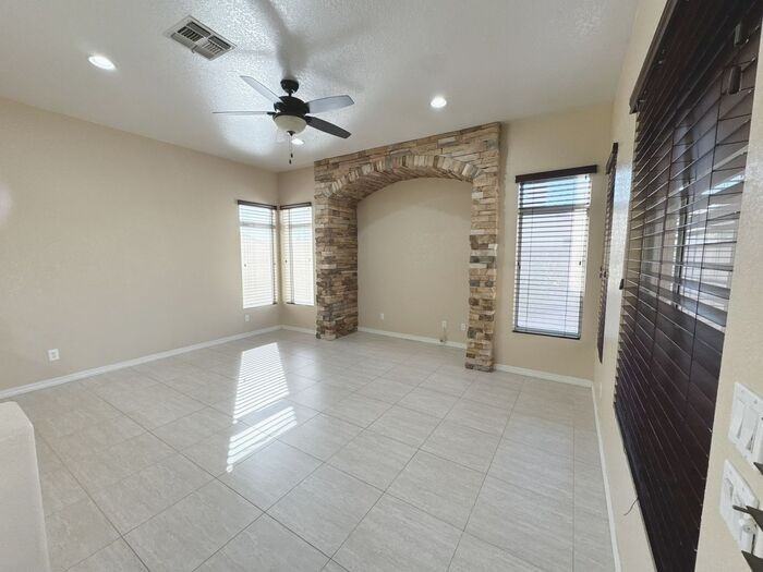 321 W Pecan Pl - Photo 7 of 48