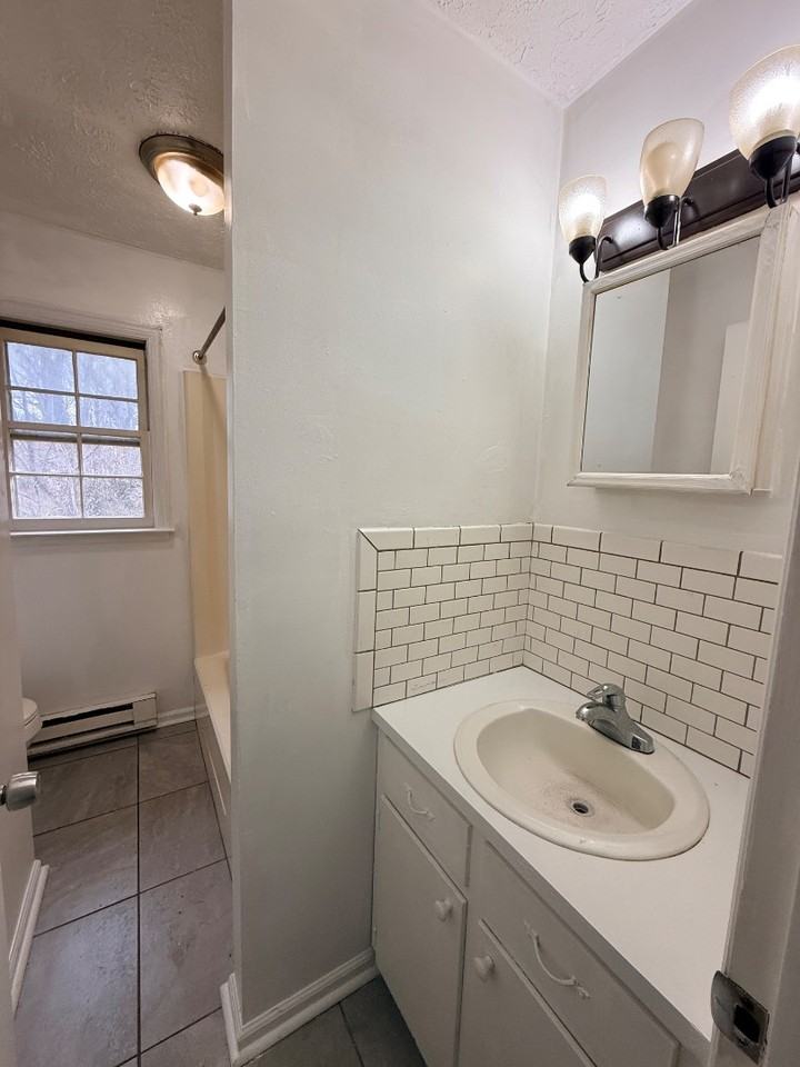 183 Loch Ln - Photo 5 of 8