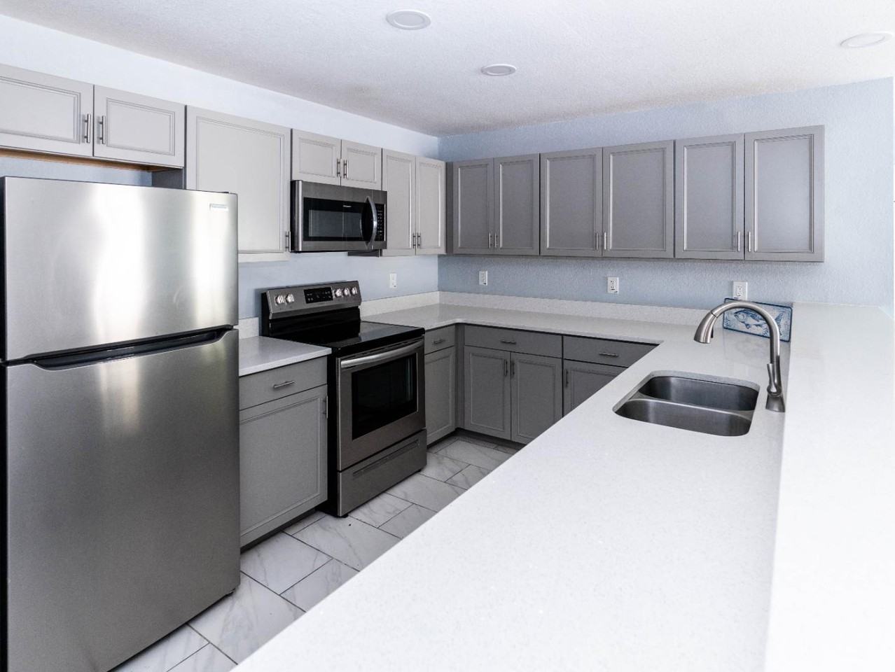 133 W Park Ave - Photo 2 of 10