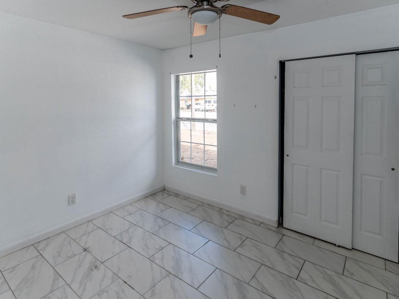 133 W Park Ave - Photo 6 of 10