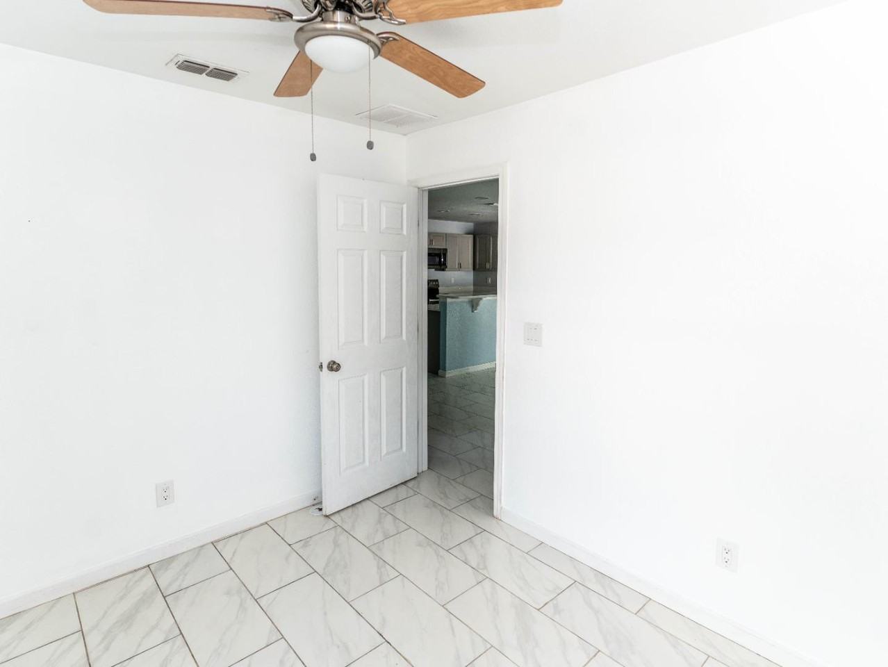 133 W Park Ave - Photo 7 of 10