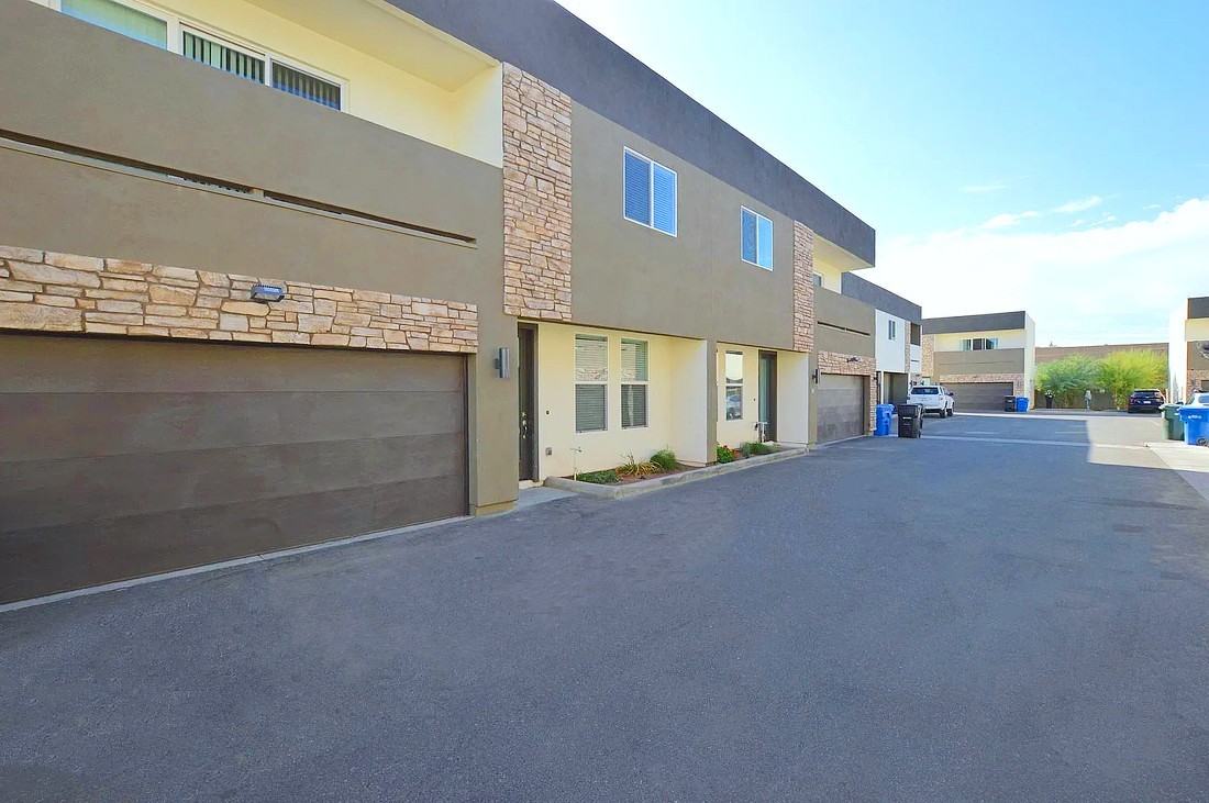 3000 N 37th St #12 - Photo 3 of 36