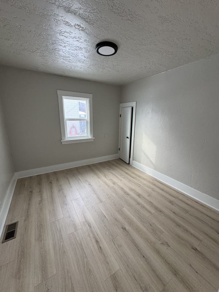 320 W 300 N #NA - Photo 2 of 9