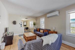 featured image of 2124 Eton Ave Se