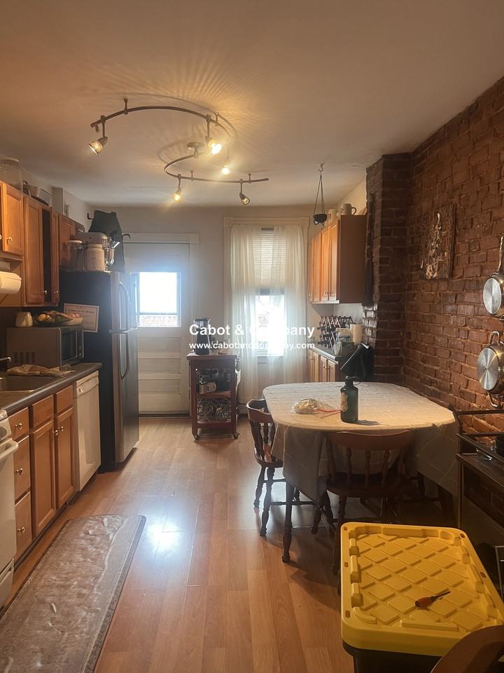 18 Mead St #3A - Photo 2 of 10