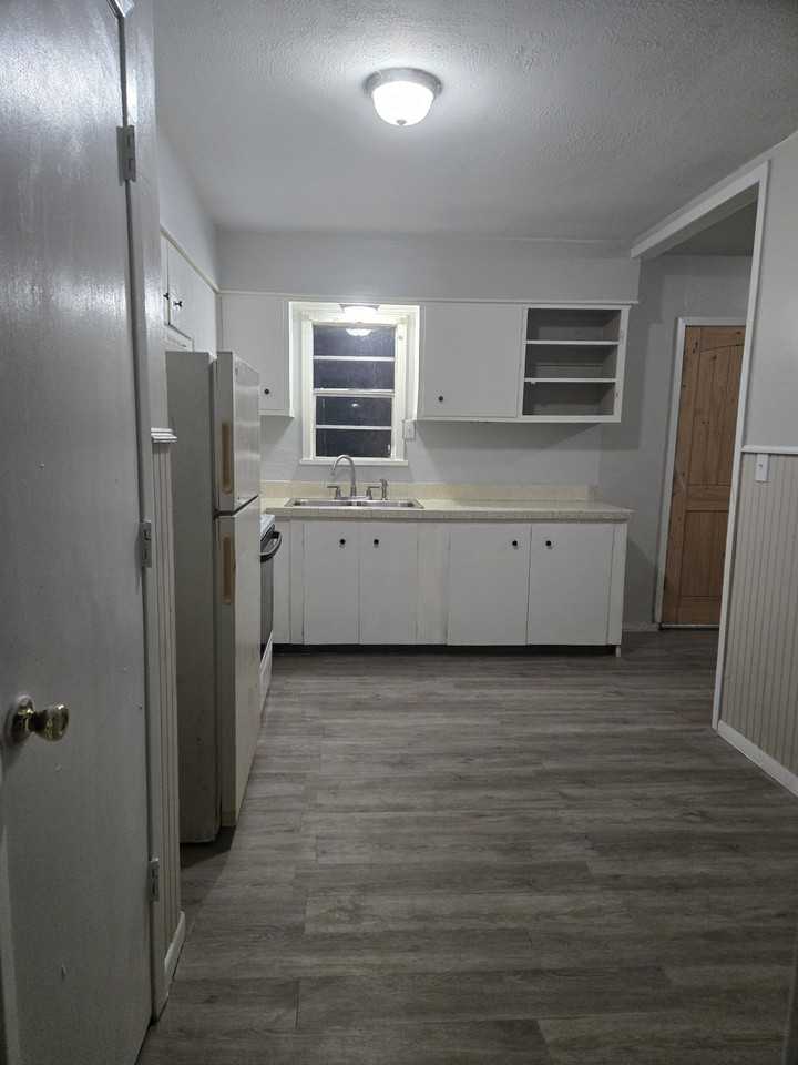 422 Virginia St #B - Photo 2 of 7