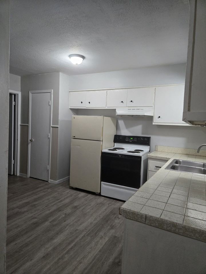 422 Virginia St #B - Photo 3 of 7