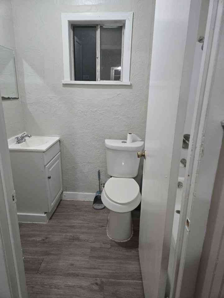 422 Virginia St #B - Photo 4 of 7