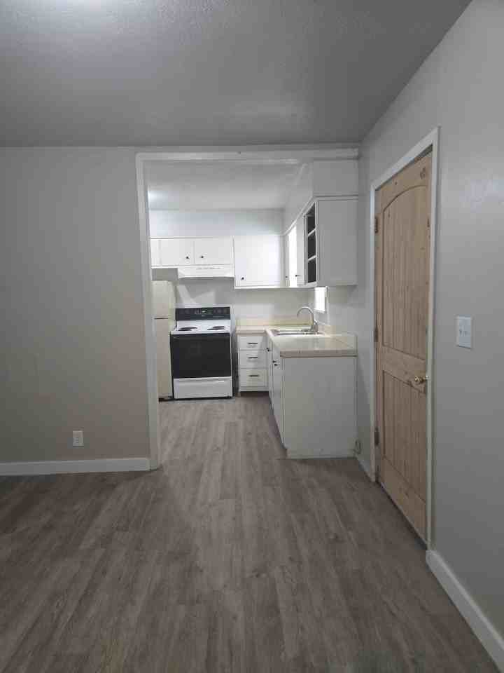 422 Virginia St #B - Photo 5 of 7