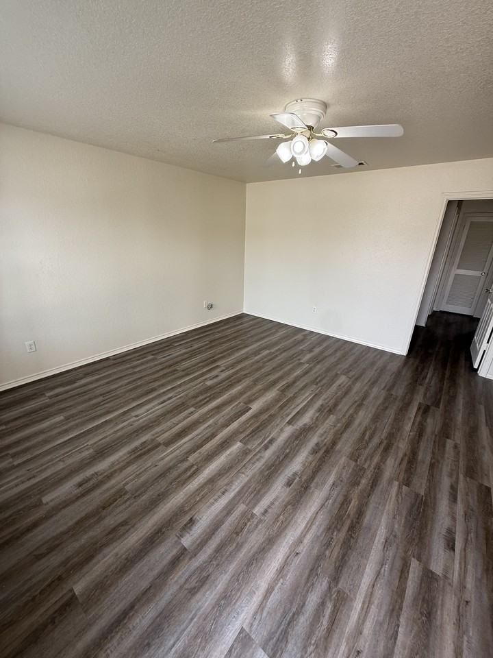 2812 Leroy Cir #A - Photo 2 of 10