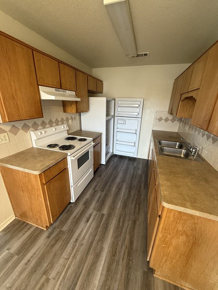 2812 Leroy Cir #A - Photo 4 of 10