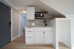 featured image of 142 Dorchester St #18