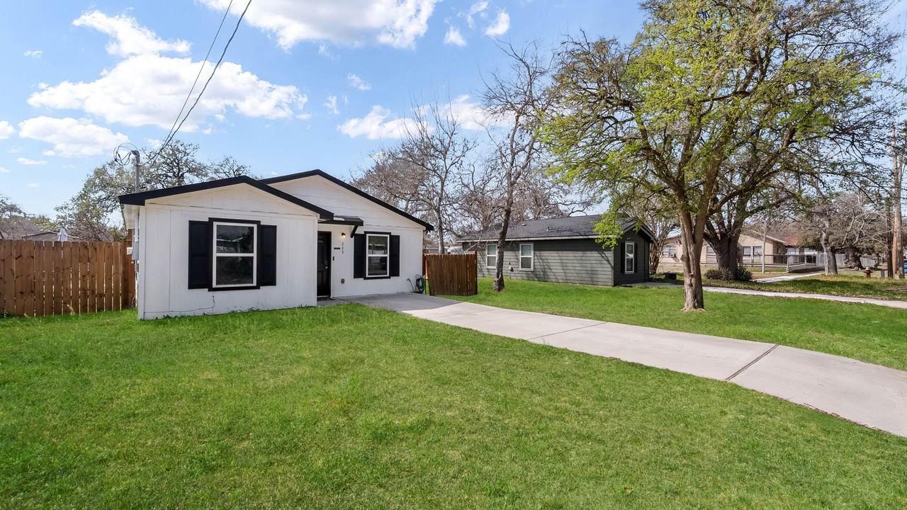 225 Virginia St #NA - Photo 2 of 25