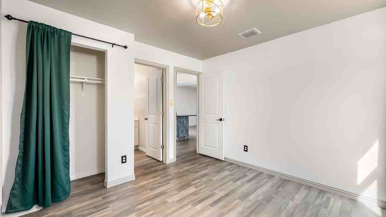 225 Virginia St #NA - Photo 6 of 25