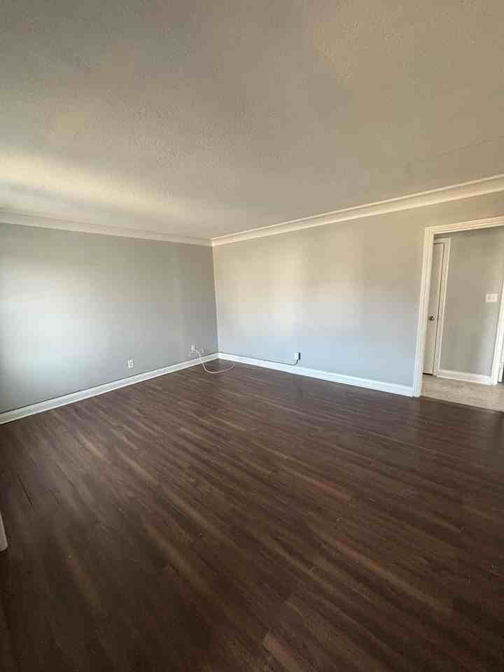 610 Temple St - Photo 4 of 9