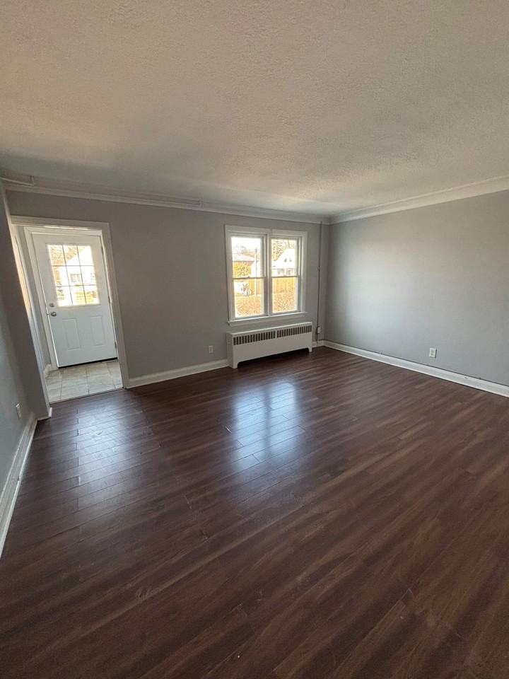 610 Temple St - Photo 3 of 9