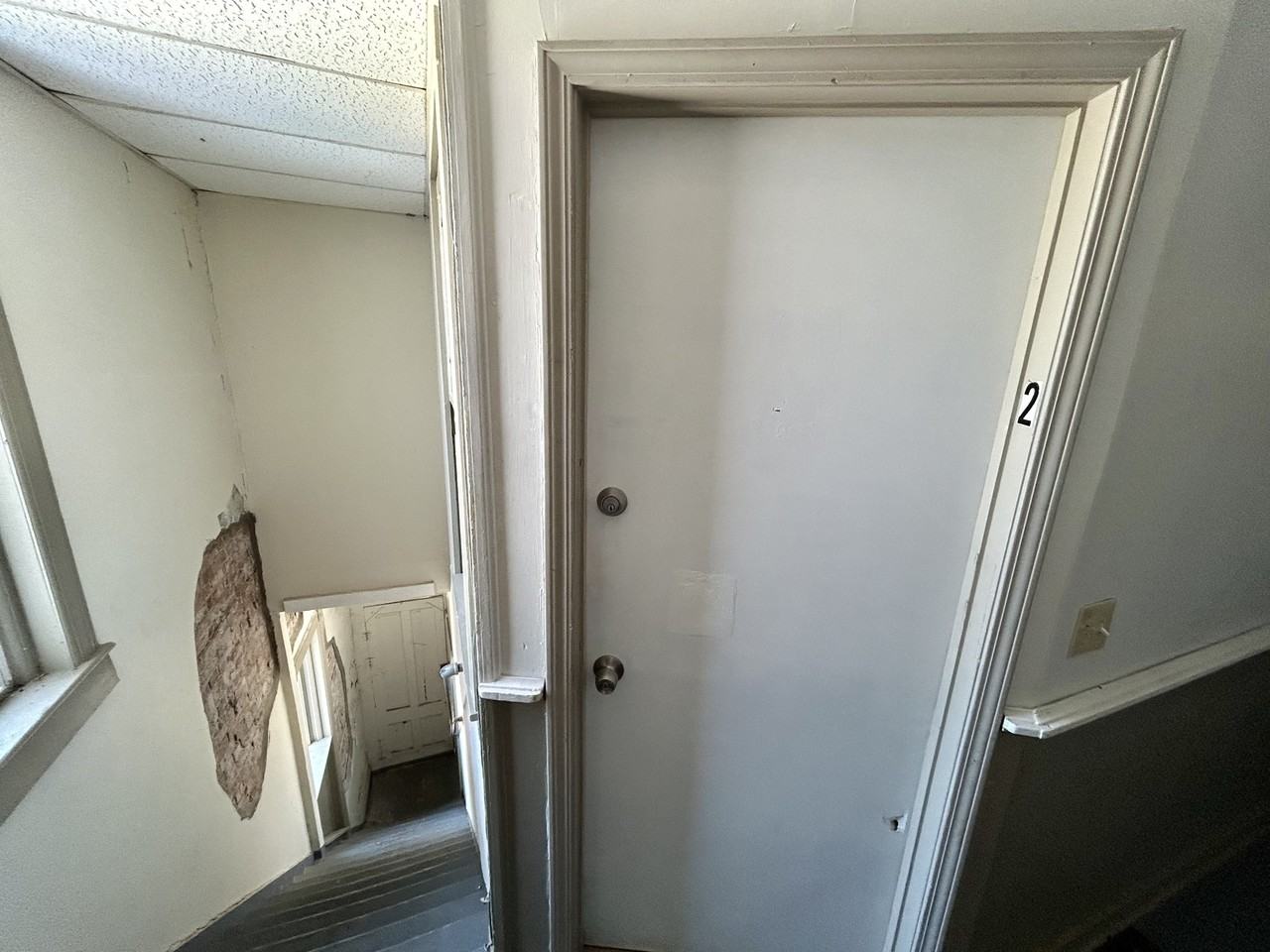 617 E 4th St #2 - Photo 3 of 9