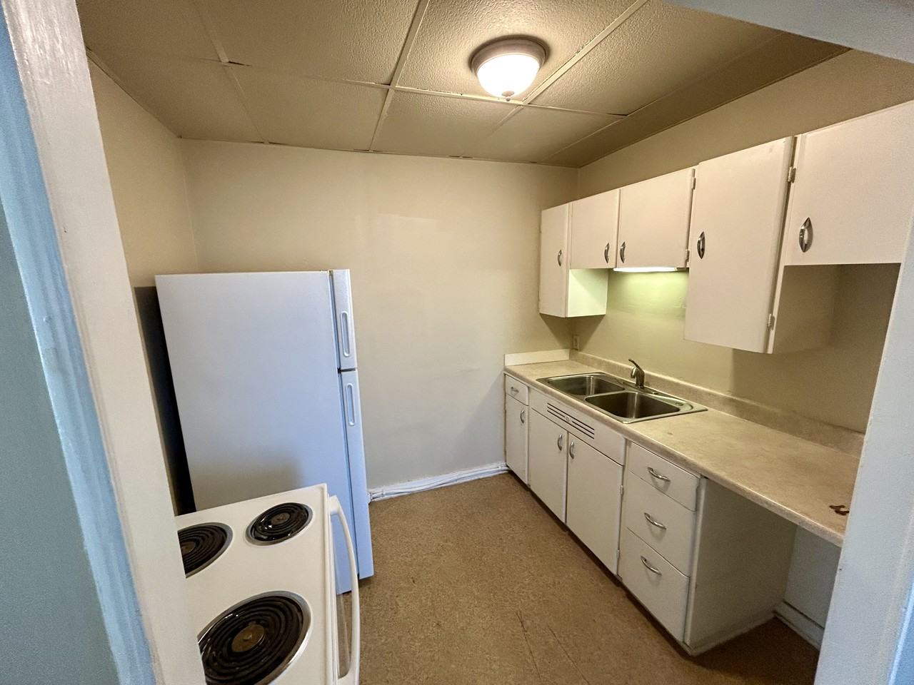 617 E 4th St #2 - Photo 5 of 9