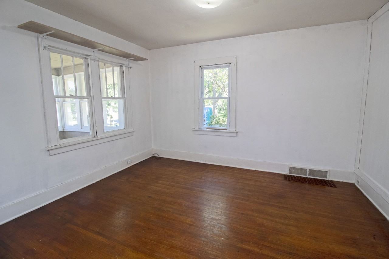 433 5th Ave Ne #2 - Photo 4 of 11