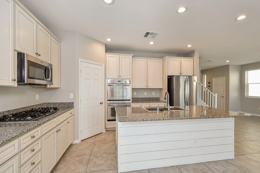 3164 Varenna Ridge Ave - Photo 7 of 16