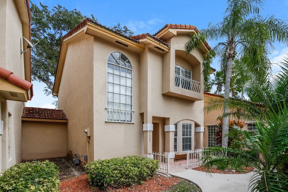 21563 Sw 87th Ct - Photo 4 of 17