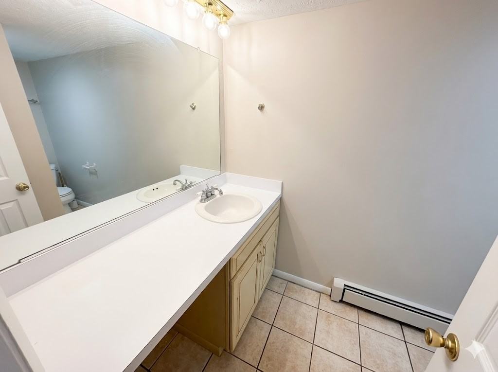 956 S Lincoln St #956-1-2 - Photo 3 of 11