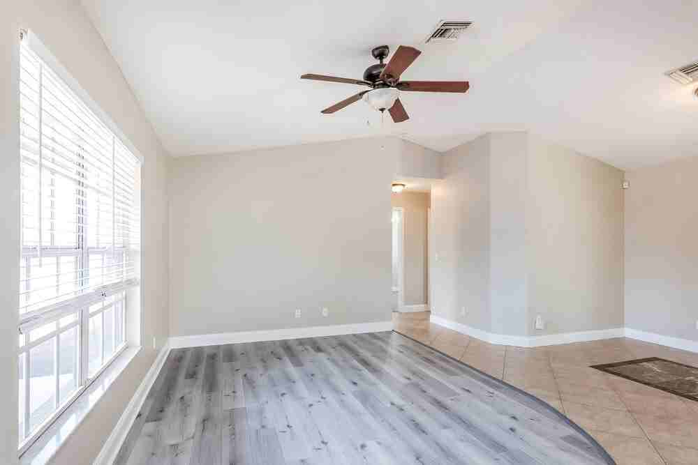 811 Sw 14th Pl - Photo 4 of 16