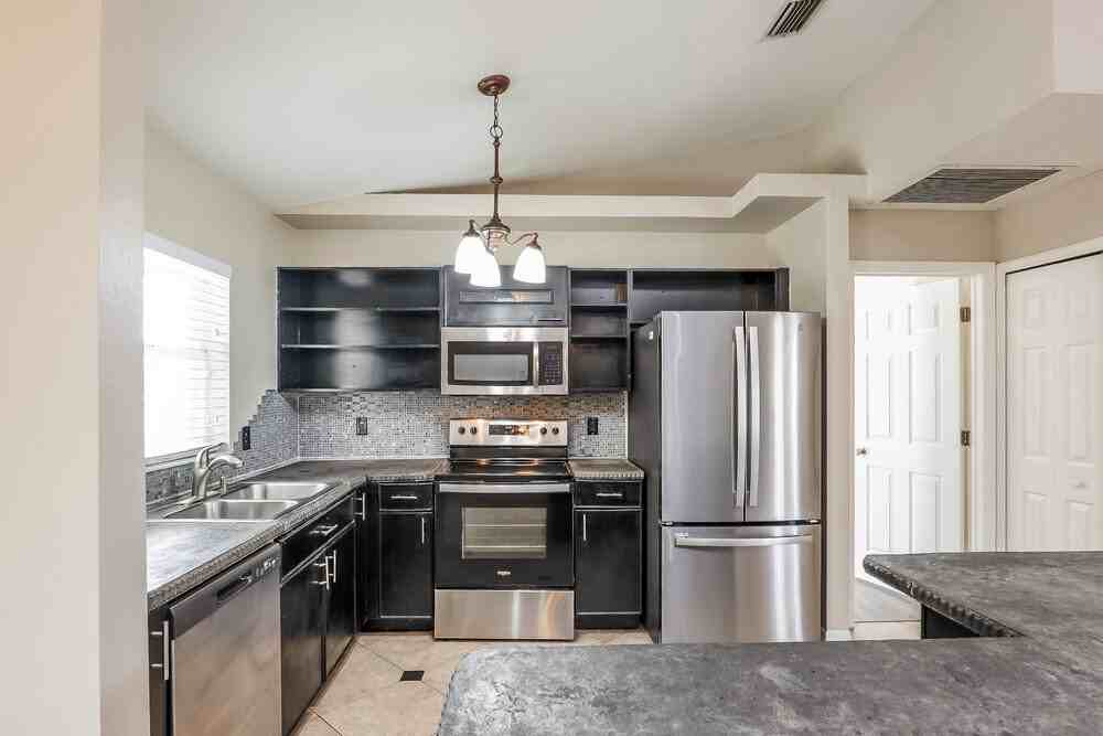 811 Sw 14th Pl - Photo 7 of 16