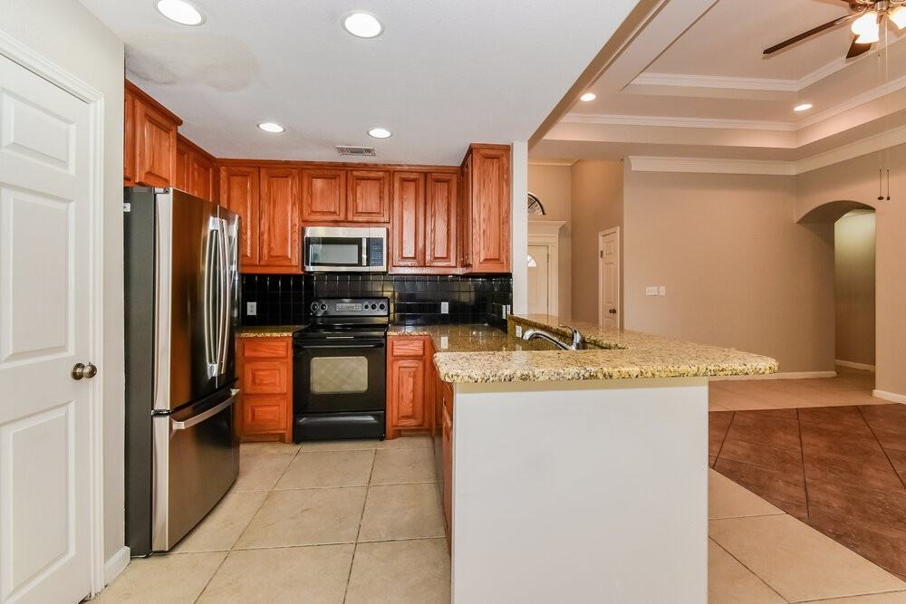 543 Lakeside Dr - Photo 7 of 16