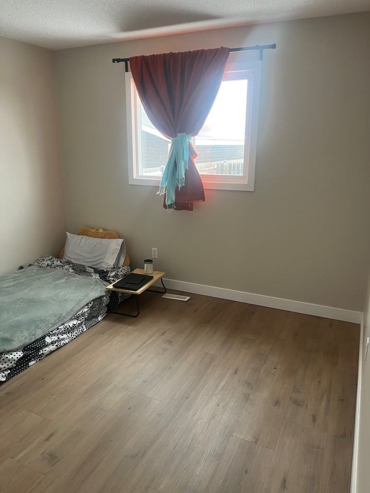 4111 49 Ave #2WEST - Photo 5 of 14