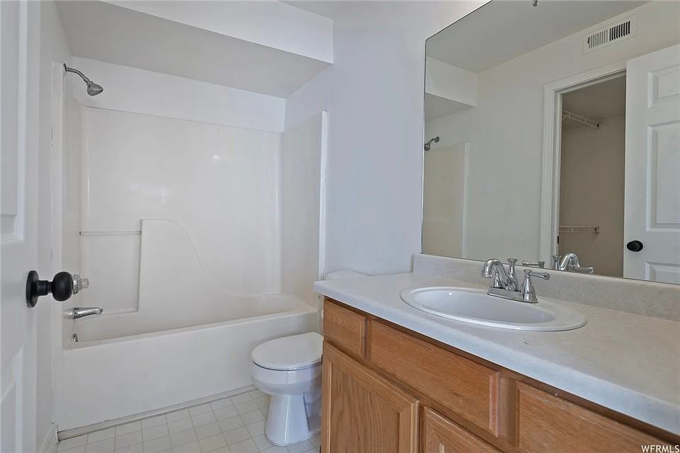 1162 E St - Photo 4 of 17