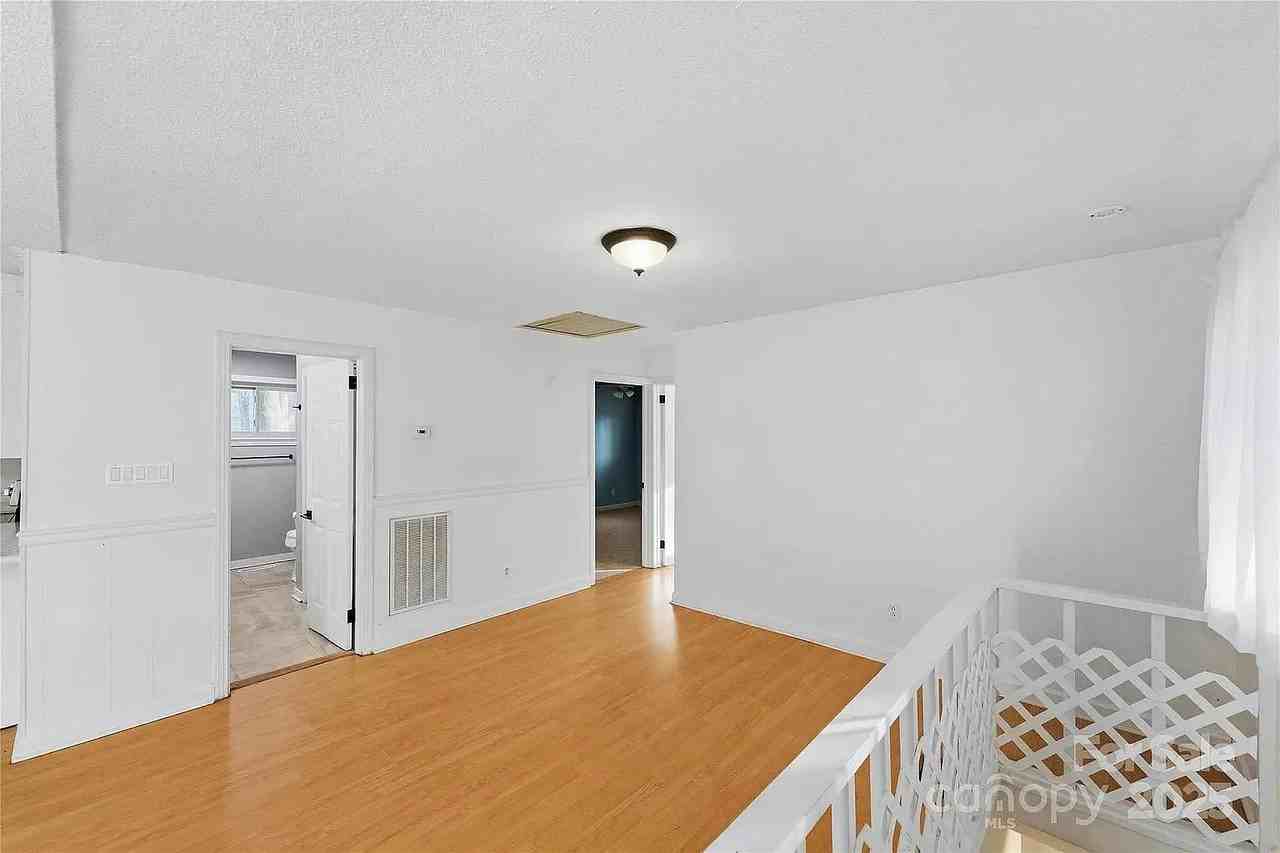 1051 Cox Mill Rd - Photo 7 of 31