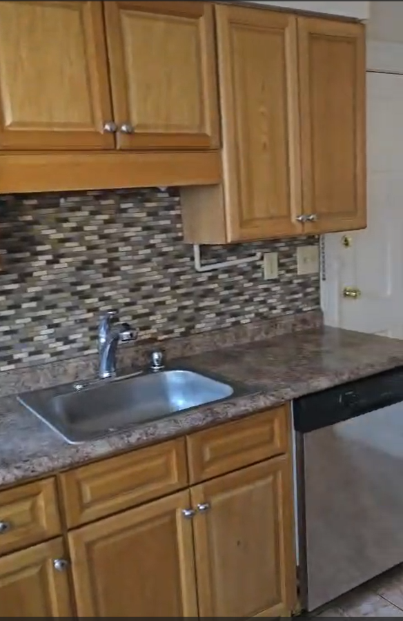 23 Sharon St #2 - Photo 4 of 5