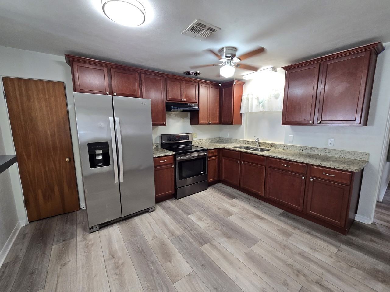 415 New York Ave #1 - Photo 5 of 12