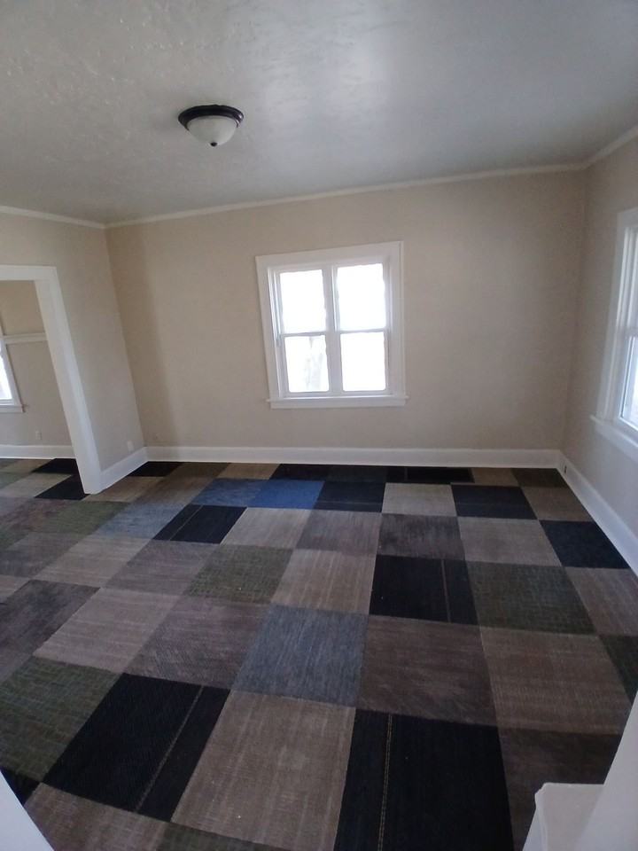 328 Royal Ave #1 - Photo 2 of 9