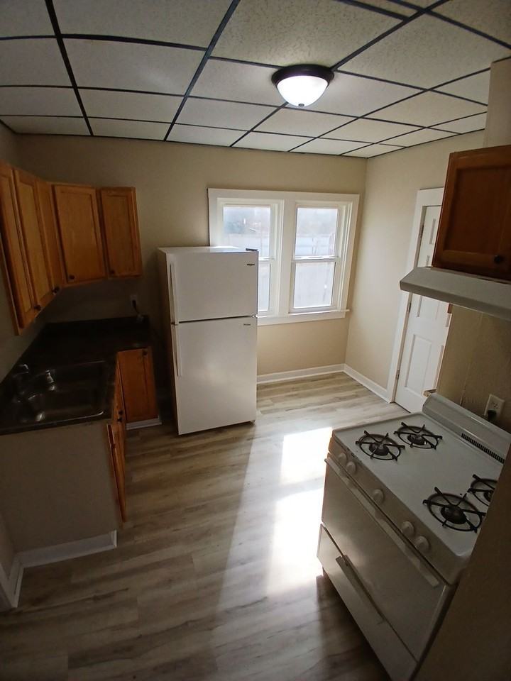 328 Royal Ave #1 - Photo 4 of 9