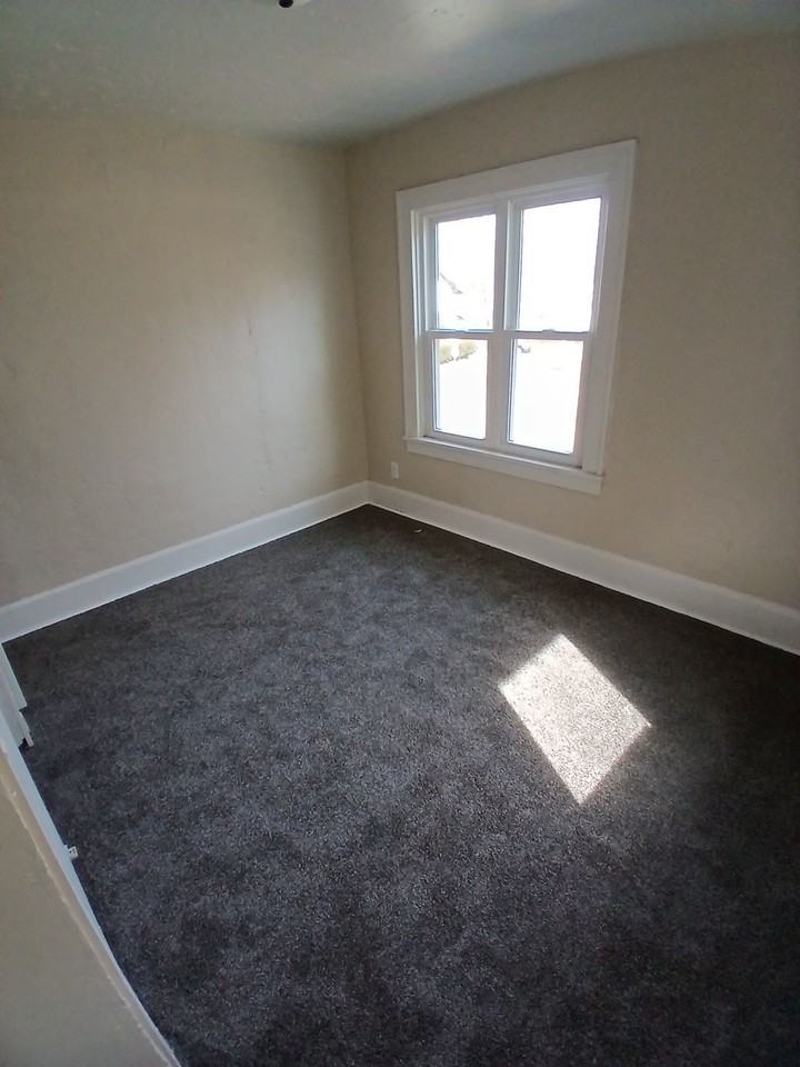 328 Royal Ave #1 - Photo 5 of 9