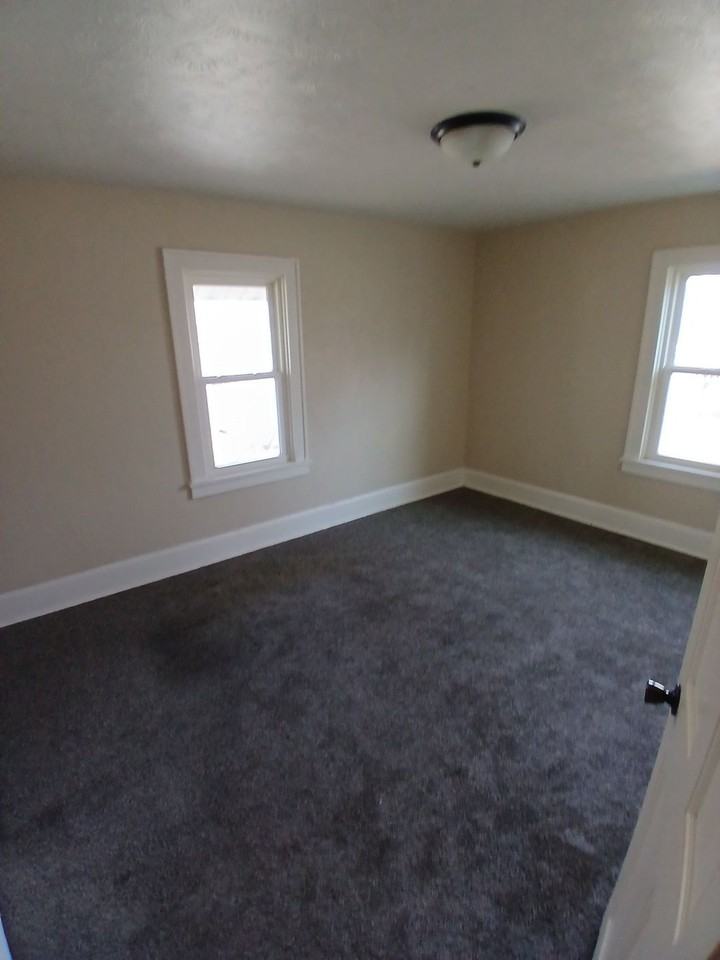 328 Royal Ave #1 - Photo 6 of 9