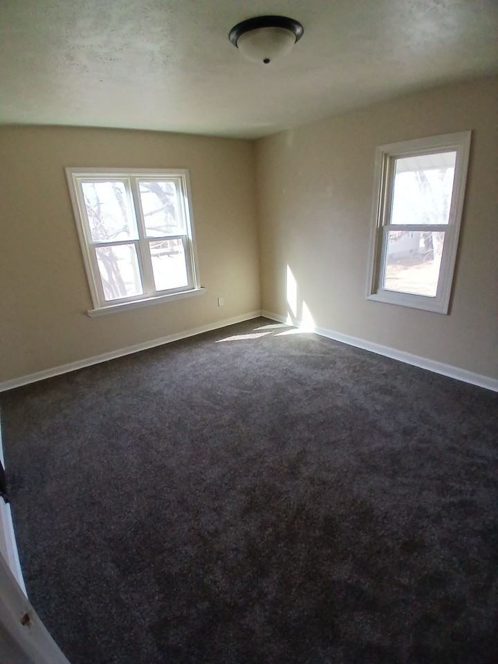 328 Royal Ave #1 - Photo 7 of 9