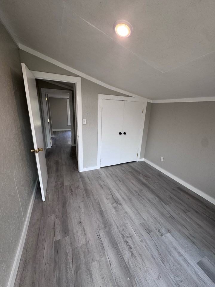 212 Hospital St N #1 - Photo 4 of 5