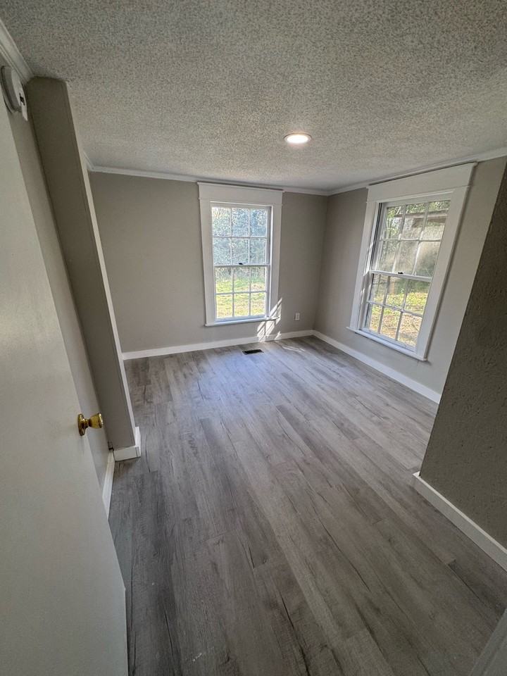 212 Hospital St N #1 - Photo 5 of 5