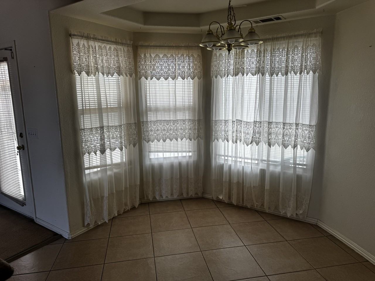 16324 Victoria Dr #1 - Photo 4 of 10