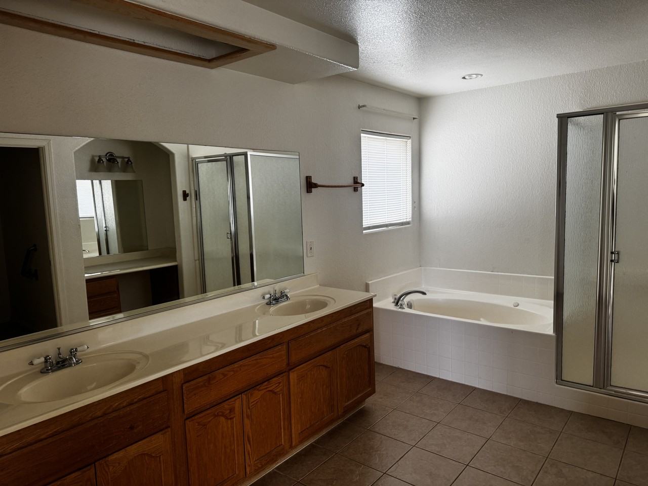 16324 Victoria Dr #1 - Photo 6 of 10