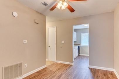 2902 Ridge Ct Apt C #2902C - Photo 6 of 22