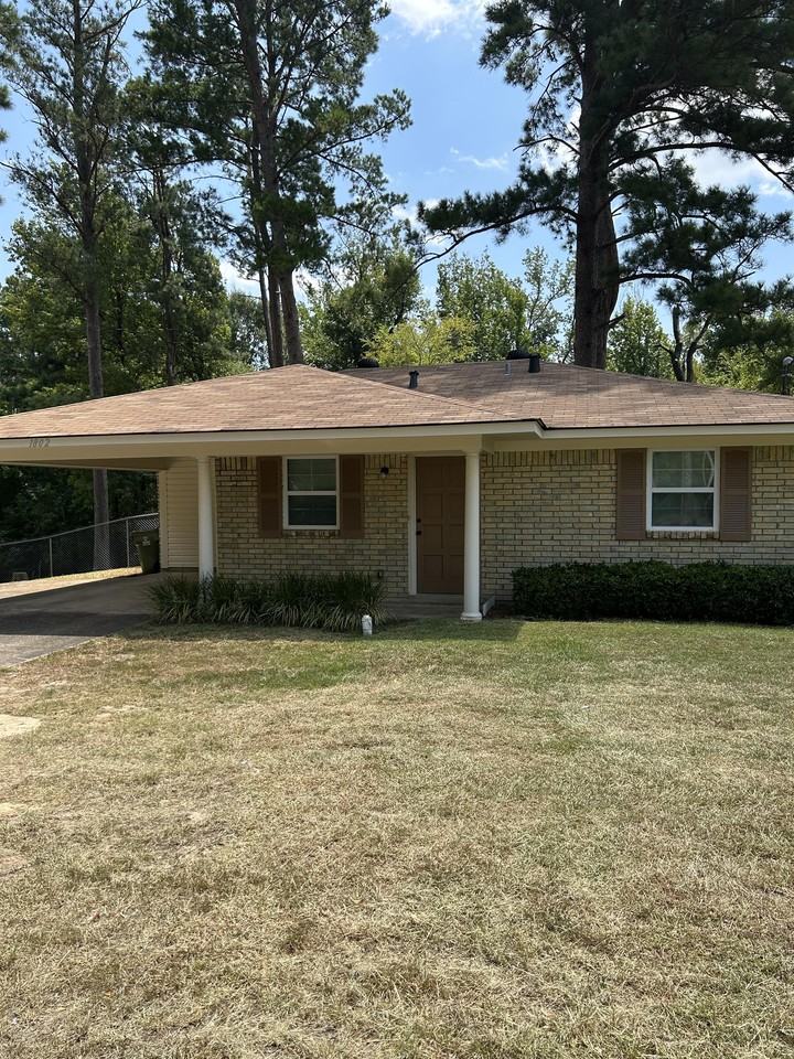 1802 Goodwin Rd #1 - Photo 2 of 28