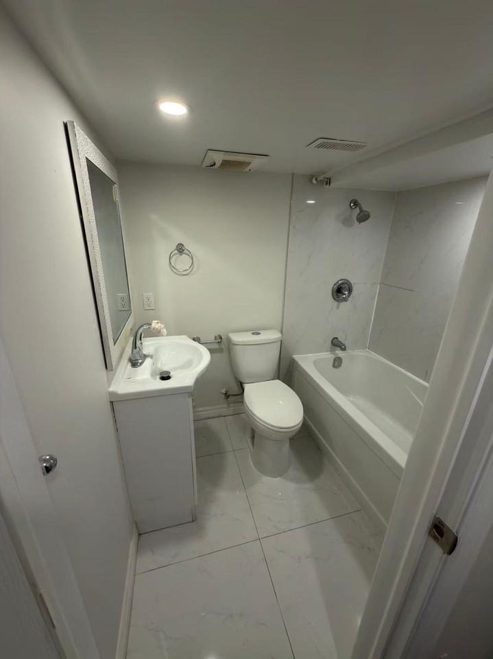 97 Shropshire Dr #2 - Photo 2 of 9