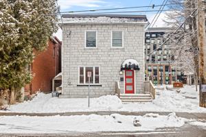 featured image of 481 Besserer St