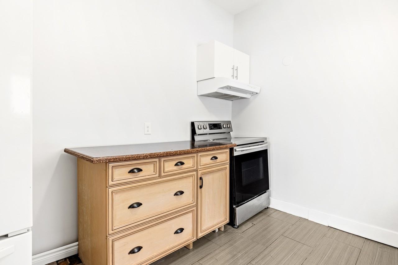 481 Besserer Street - Photo 7 of 24